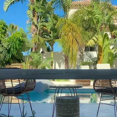 Апартаменты Thani Holidays