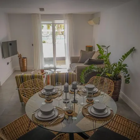Thani Holidays Apartment *