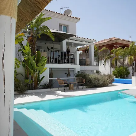 Апартаменты Thani Holidays Коин